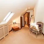 Dere House
