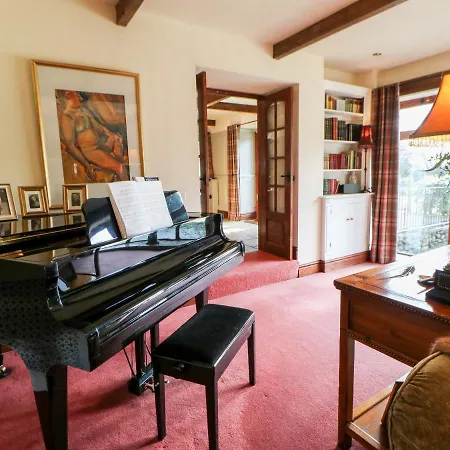 Hotel Dere House 4*